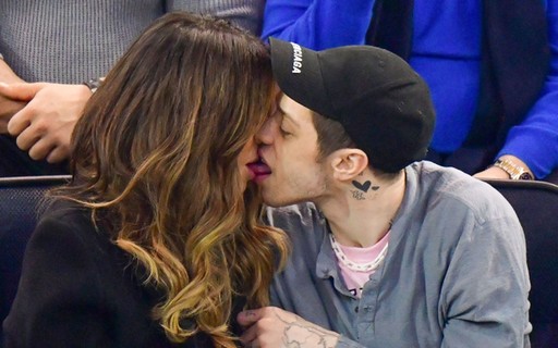 Kate Beckinsale é flagrada aos beijos com ex de Ariana Grande