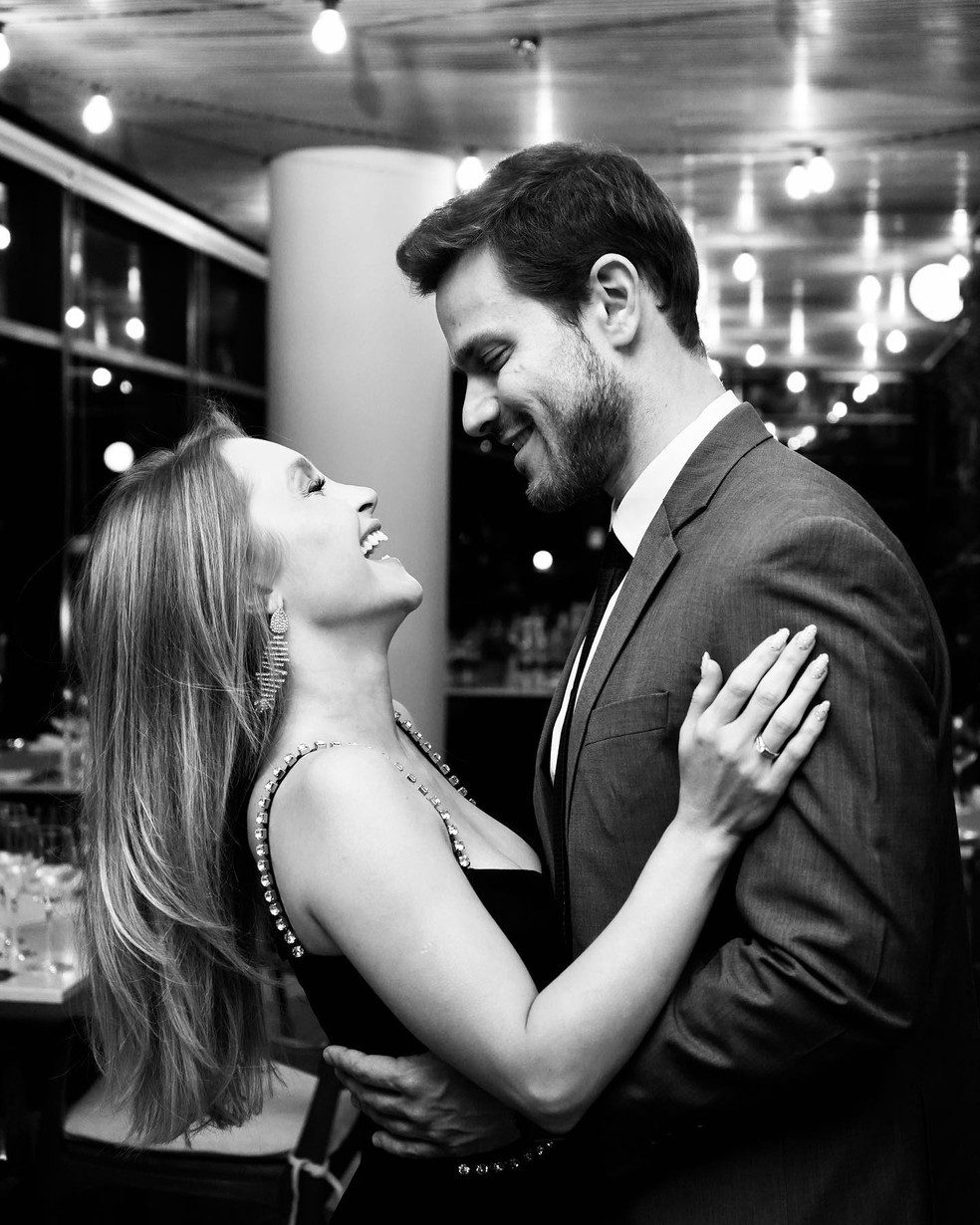 Carla Díaz e Felipe Becari ficam noivos — Foto: Reprodução/Instagram