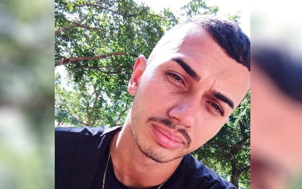 Adailton Gomes, de 24 anos, que morreu após golpe de agulha de narguilé, em Aparecida de Goiânia — Foto: Arquivo pessoal