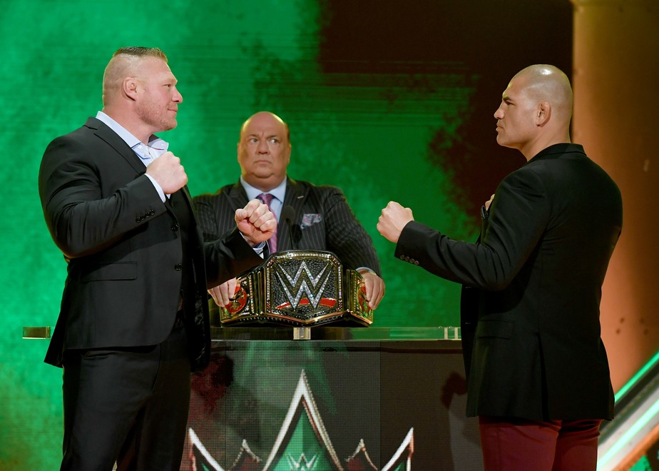 Com direito a cadeiradas, Brock Lesnar “finaliza” Cain Velasquez