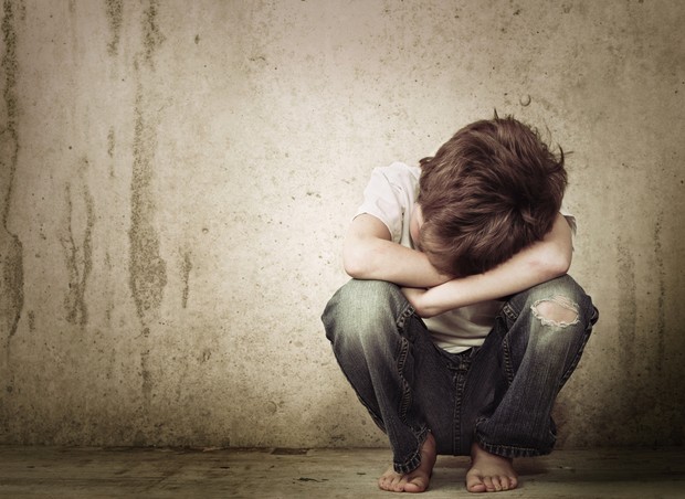 Criança triste; transtornos psicológicos (Foto: Shutterstock)