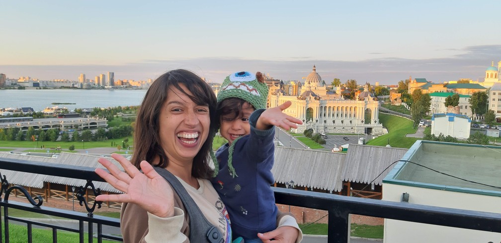 Gabriela e Olívia em Kazan, na Rússia. — Foto: Arquivo pessoal/Gabriela Antunes
