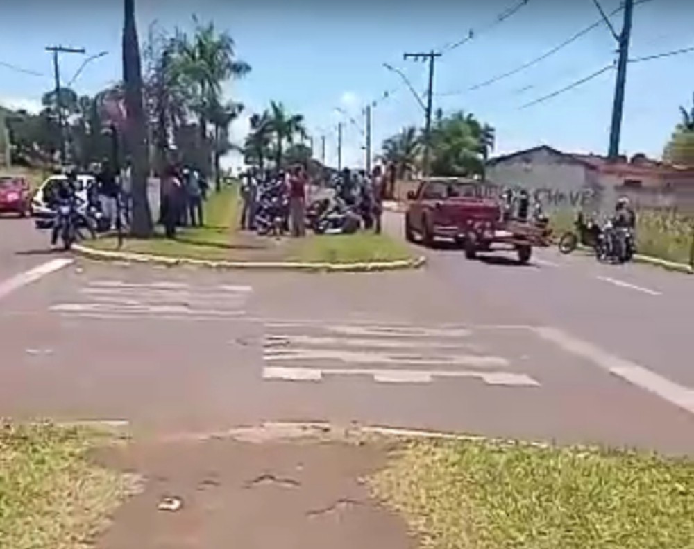 Mãe morre e filho fica ferido após serem arremessados da moto em avenida de Ituiutaba