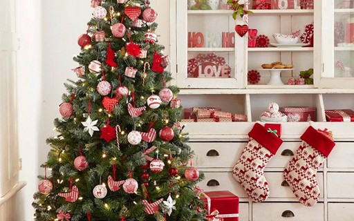 6 árvores de Natal assinadas por grifes de luxo ao redor do mundo - Casa e  Jardim