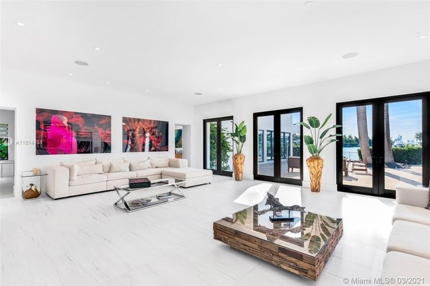 Veja como é a mansão que Jennifer Lopez e Ben Affleck curtem a dois (Foto: Divulgação)