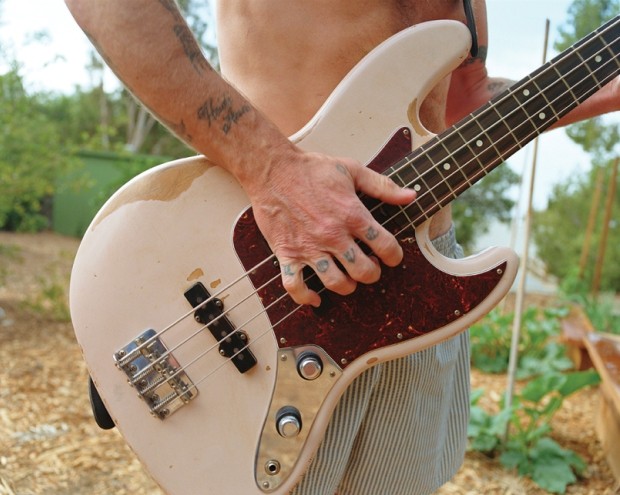 O baixo de Flea (Foto: Divulgação/Fender)