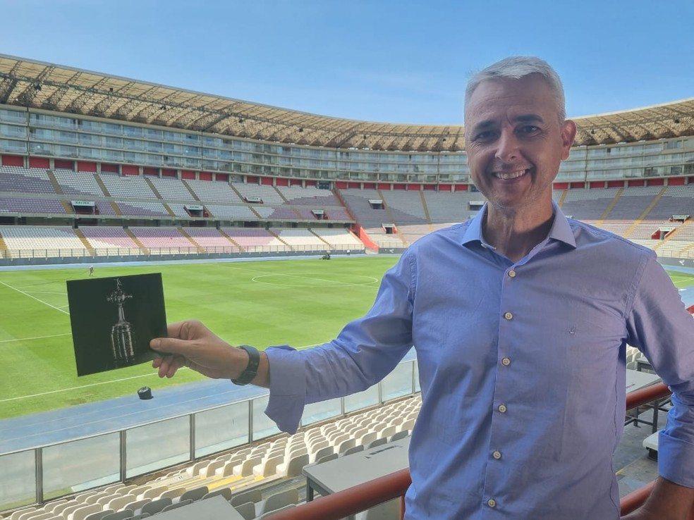 Tiago Nunes levou o sonho da Libertadores ao Sporting Cristal — Foto: Thiago Lima