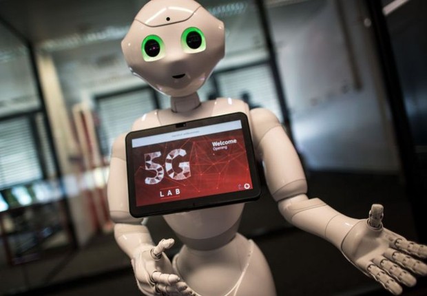 Dispositivos móveis de alta velocidade podem permitir que robôs, sensores e outras máquinas se comuniquem (Foto: Getty Images via BBC News)