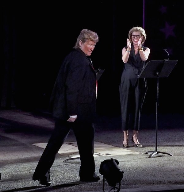 Meryl Streep fantasiada de Donald Trump (Foto: Reprodução)
