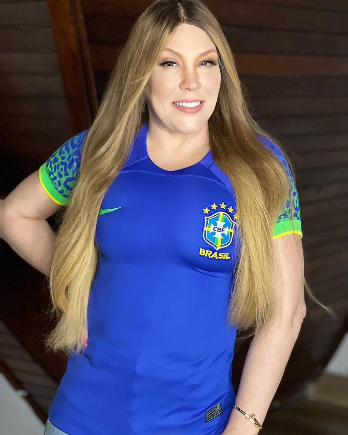 Simony com a camiseta azul do Brasil — Foto: Reprodução/Instagram