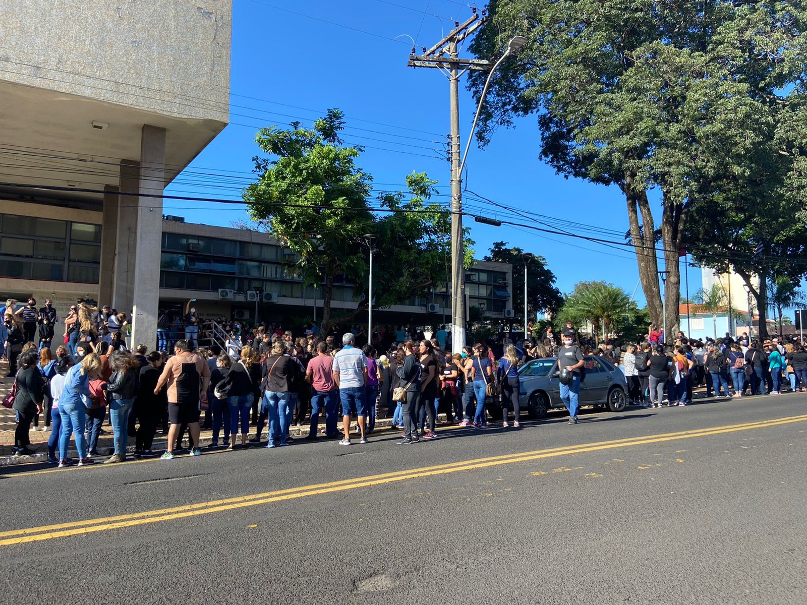 Servidores municipais de Marília iniciam paralisação por reajuste salarial