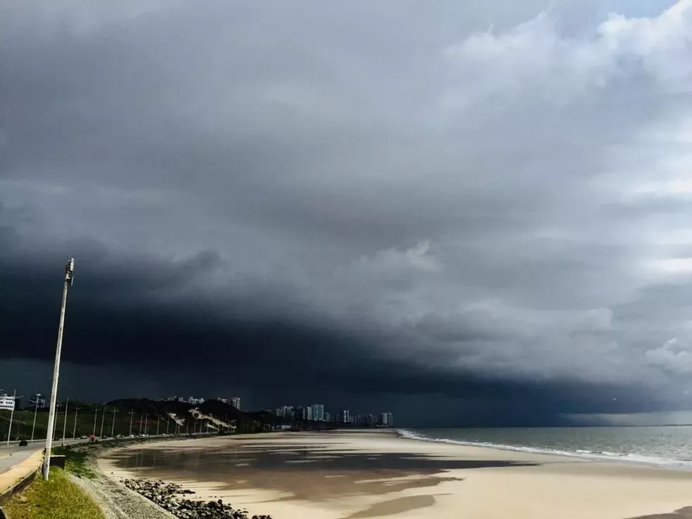 São Luís tem previsão de chuva intensa para esta segunda-feira — Foto: Paulo Soares/O Estado