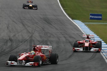 Em 2010, Massa teve que dar passagem a Alonso em polêmico pedido da Ferrari (Foto: Getty Images)