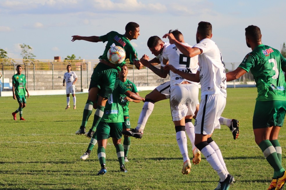 Treze e Nacional de Patos se enfrentaram no primeiro turno. O Galo venceu por 2 a 0 � Foto: F�bio Oliveira / Treze