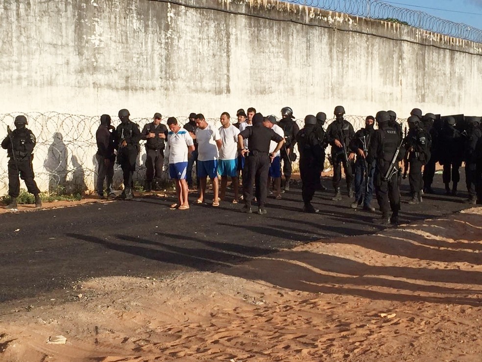  Cinco presos, apontados como chefes do PCC em Alcaçuz, foram retirados da penitenciária e transferidos para Rondônia   (Foto: Divulgação/GOE)