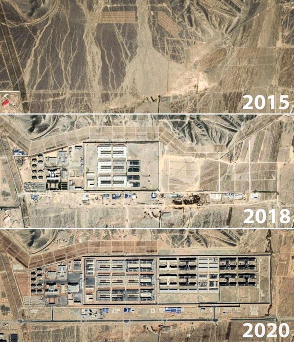 Imagens de satélite mostram a rápida construção de um grande campo perto de Dabancheng em Xinjiang — Foto: Google via BBC