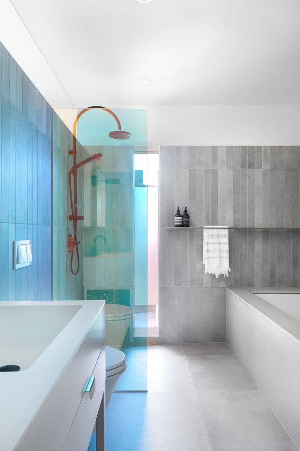 Chuveiros modernos: 6 banheiros com áreas molhadas impecáveis (Foto: Reprodução/Divulgação)
