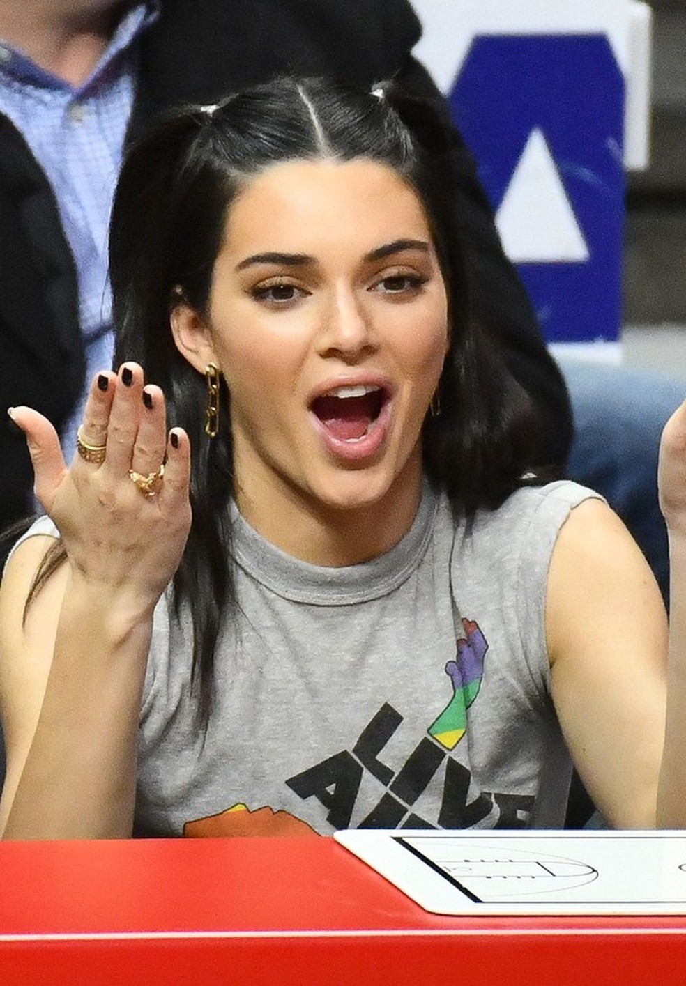 Kendall Jenner mostra como usar a maria-chiquinha em 2019 | Moda | Vogue