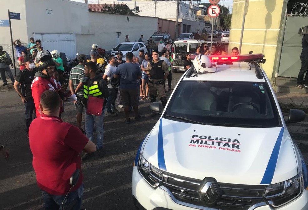 Corpo foi encontrado no bairro Cachoeirinha, em BH — Foto: Saulo Luiz / TV Globo