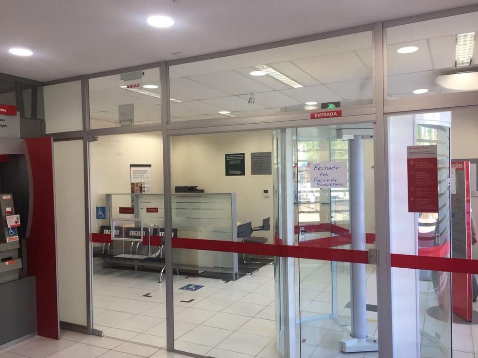 Sindicato afirma que somente um funcionário faz o atendimento e todos os serviços nas agências de Cruzália e Pedrinhas Paulista (Foto: Sindicato dos Bancários de Assis/ Divulgação )