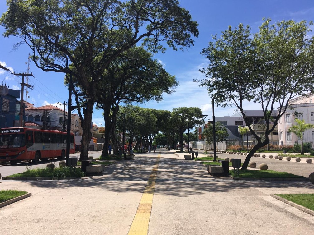 DEPOIS | SÃO LUÍS (MA) - Praça Deodoro ficou vazia no primeiro dia do 'lockdown' em São Luís. — Foto: Rafaelle Fróes/G1 MA