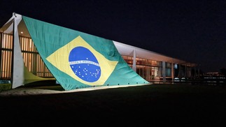 Bandeira do Brasil no Palácio da Alvorada — Foto: reprodução