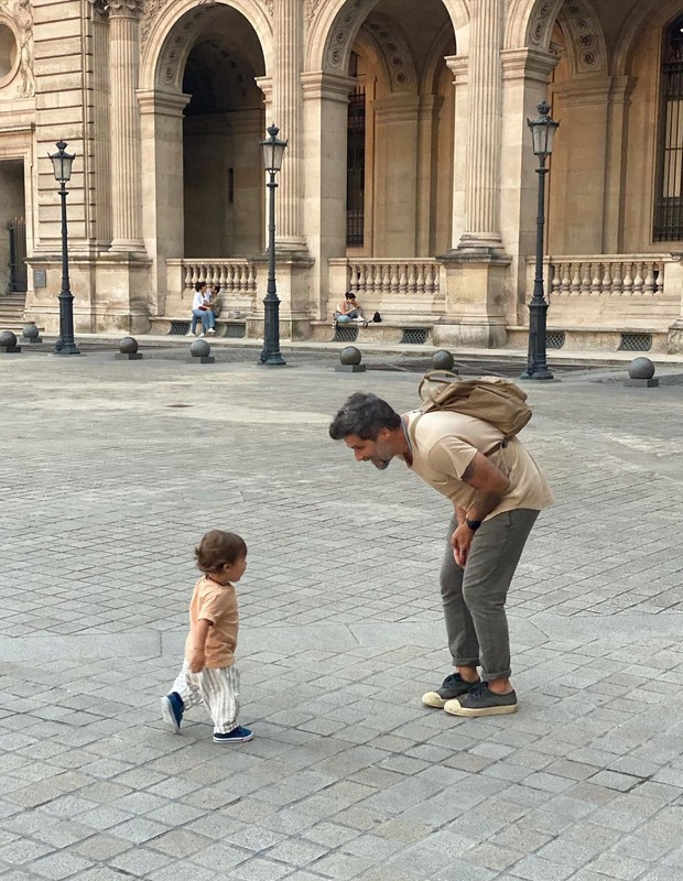 Giovanna Ewbank e Bruno Gagliasso passeiam com os filhos em Paris (Foto: Reprodução/Instagram)