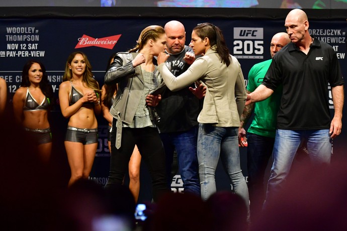 Amanda Nunes, Ronda Rousey, pesagem ufc 205 (Foto: Jason Silva)