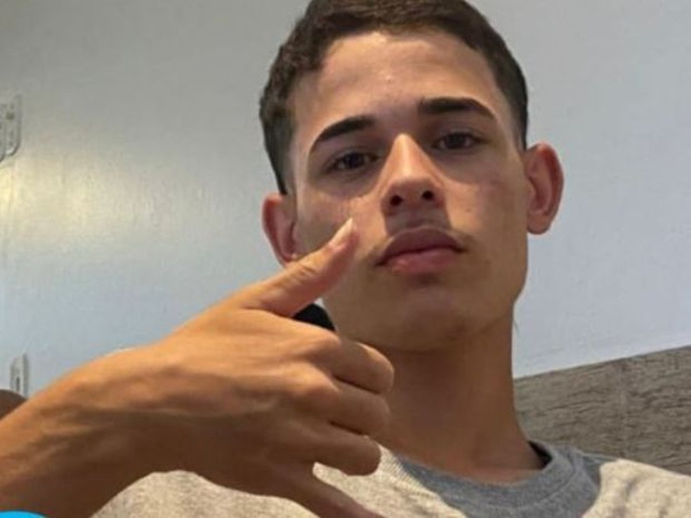Corpo do rapaz, de 17 anos, foi encontrado na Praia do Suarão, em Itanhaém  — Foto: Reprodução