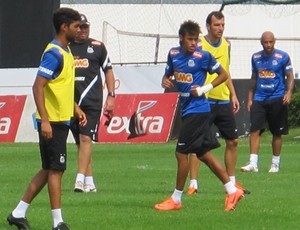 Neymar machucado treino Santos (Foto: Marcelo Hazan / Globoesporte.com)