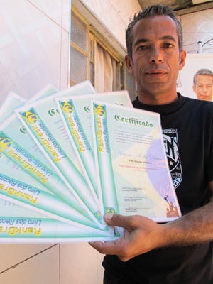 Antonio Marcos e seus recordes brasileiros (Foto: Mariane Rossi/G1)
