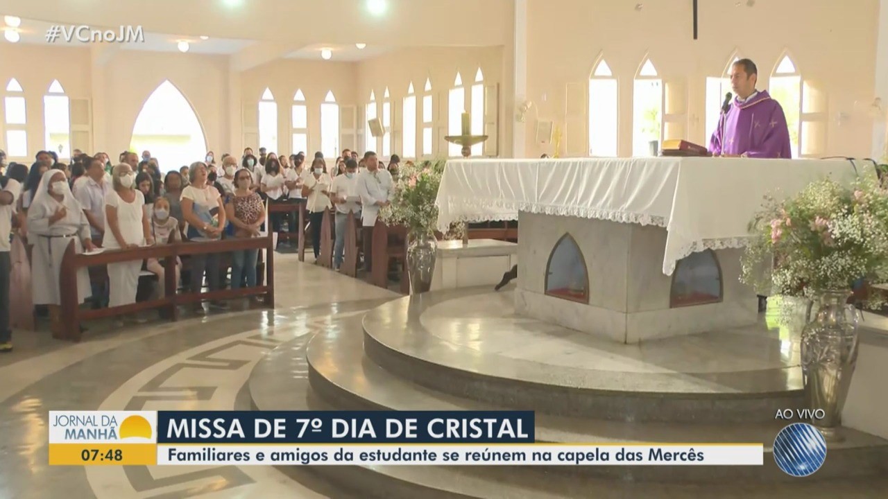 Familiares e amigos de Cristal Pacheco participam de missa de 7º dia da morte da adolescente, em Salvador