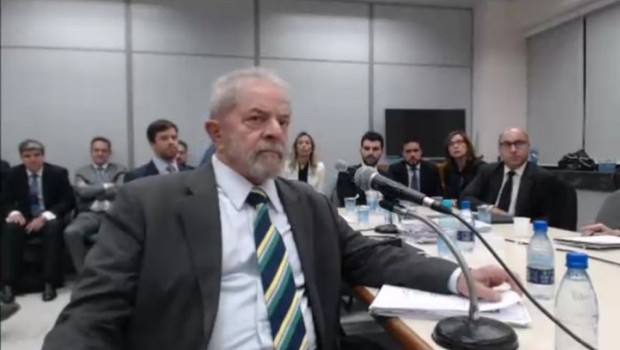 O ex-presidente Luiz Inácio Lula da Silva em depoimento ao juiz Moro em Curitiba (Foto: Reprodução/Justiça Federal do Paraná)