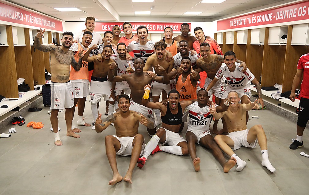 Jogadores do São Paulo comemoram vitória contra o Corinthians — Foto: Divulgação/São Paulo