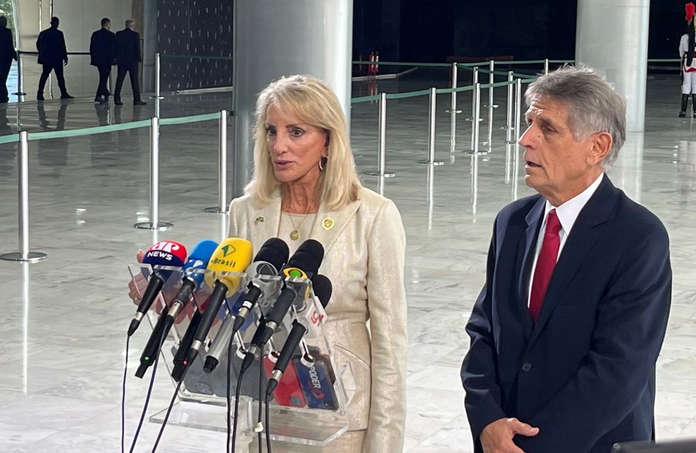 Embaixadora dos EUA, Elizabeth Bagley, é recebida por Lula no Palácio do Planalto, em Brasília  — Foto: Pedro Henrique Gomes/g1
