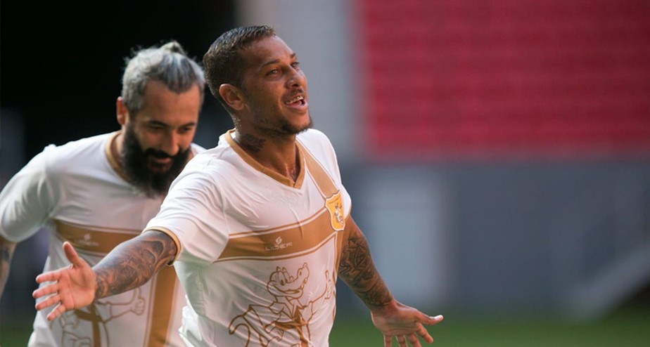 Brasiliense goleia o Tocantinópolis e vai à fase de grupos da Série D