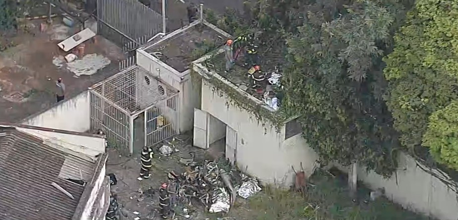 Helicóptero caiu na região da Barra Funda, em São Paulo