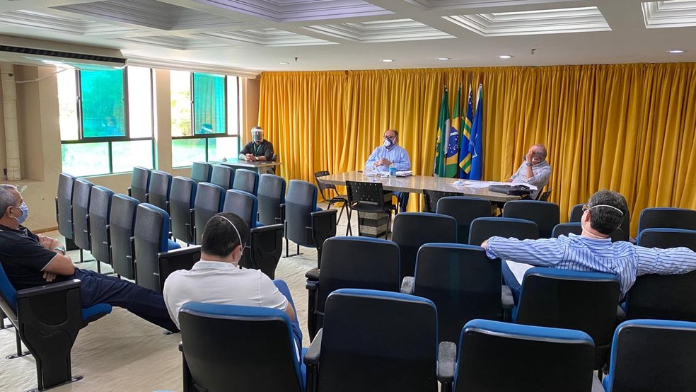 Reunião na sede da FNF debate protocolo para o retorno do futebol no Rio Grande do Norte — Foto: Iuri Seabra/FNF