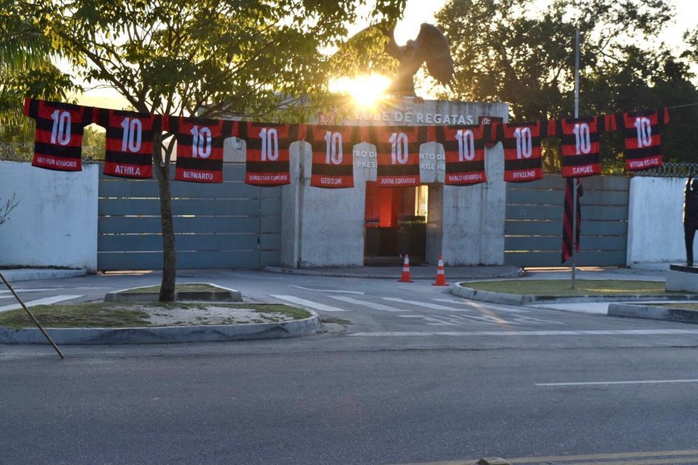 "Flamengo da Gente" espalha varal de camisas em homenagem aos Garotos do Ninho pela cidade — Foto: Flamengo da Gente