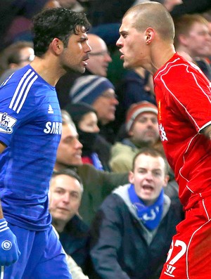 Diego Costa e Martin Skrtel, Chelsea X Liverpool (Foto: Agência Reutes)