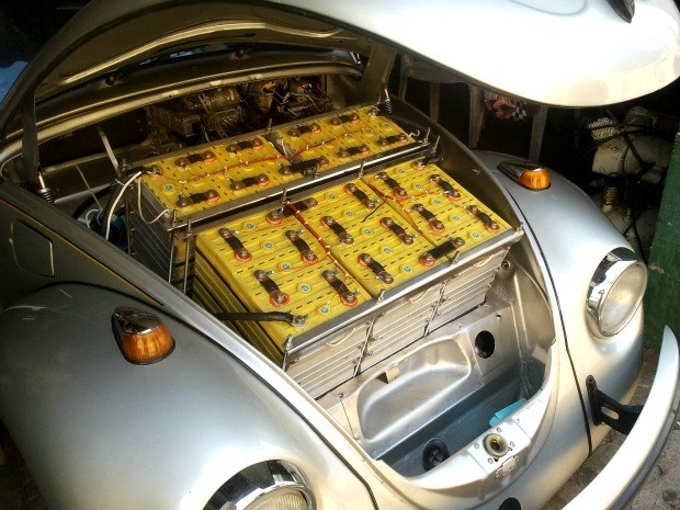Carro é movido pela energia de 45 baterias de lítio, mesmo modelo que é usado em celulares (Foto: Divulgação / Acervo pessoal)