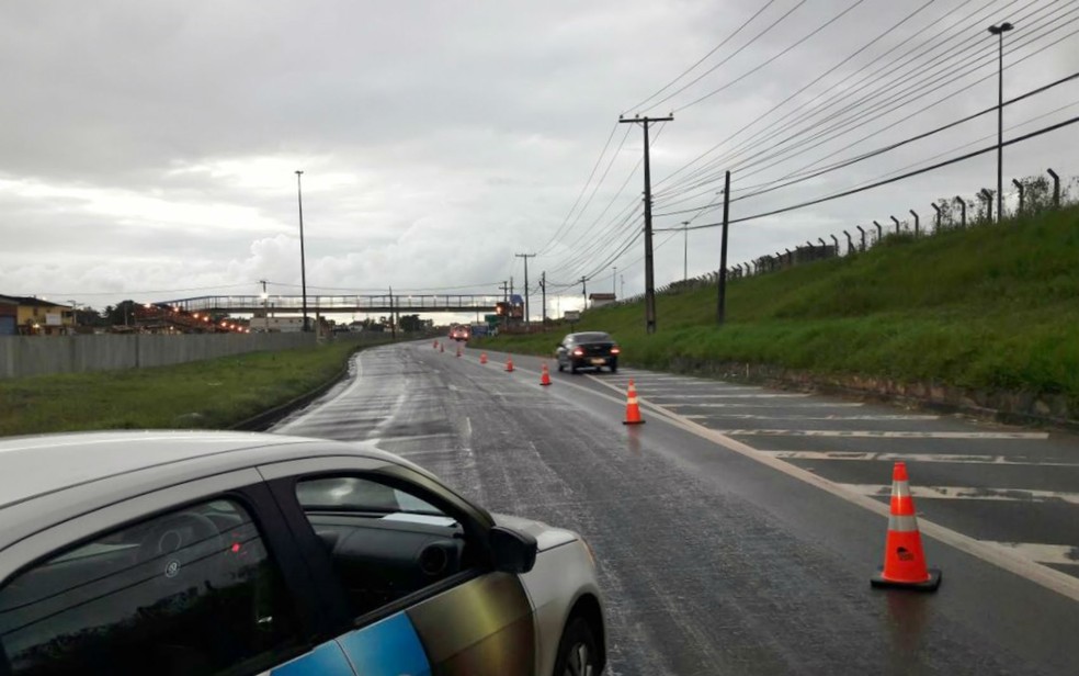 Óleo na pista em trecho da BA-526 (CIA-Aeroporto) causa transtornos a motoristas (Foto: Divulgação/Concessionária Bahia Norte)