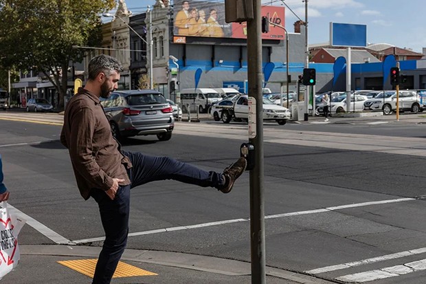 Sensor permite a pedestre pedir para atravessar a rua sem apertar botão (Foto: Divulgação)