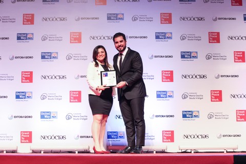 Equinix, representada pela especialista de treinamento e desenvolvimento Glicélia Souza Messias Minotto, foi uma das vencedoras