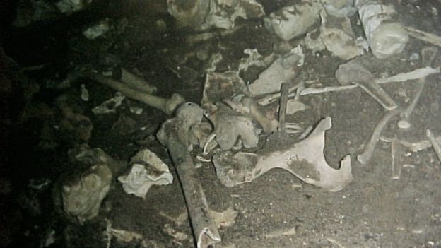Ossos de Eva de Naharon estavam a 22,6 metros de profundidade (Foto: Eugenio Aceves/INAH via BBC)