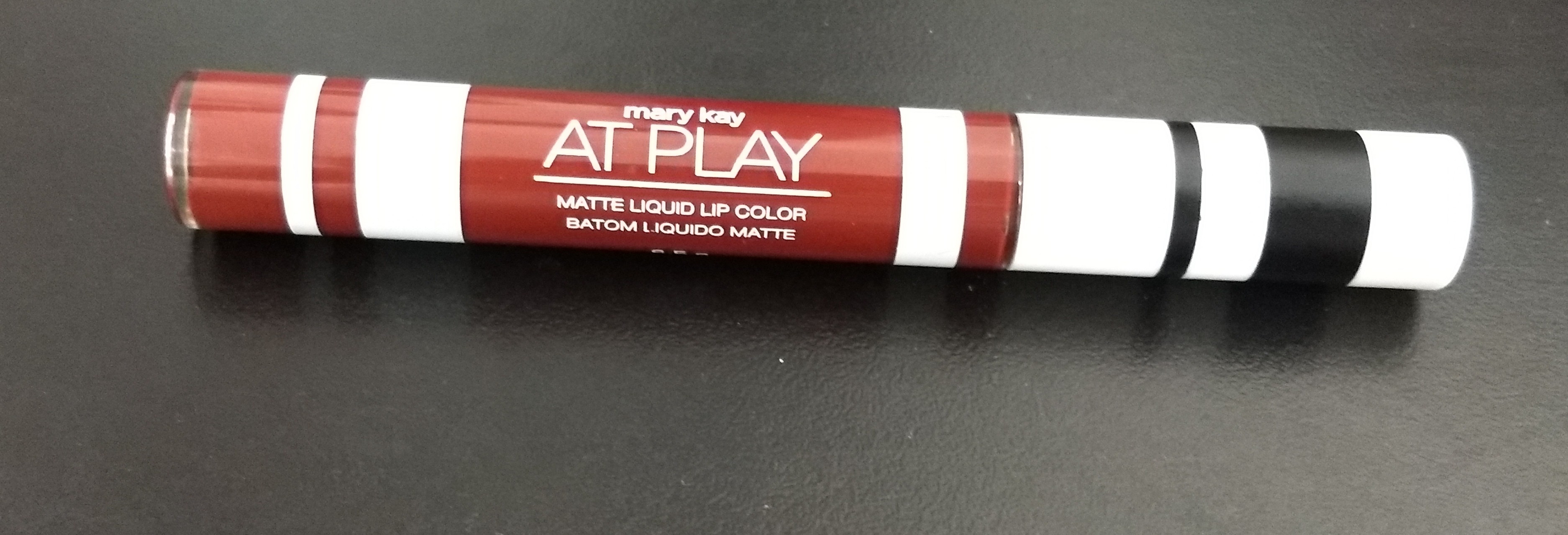 Batom Líquido Matte At Play (Spicy Red), Mary Kay (Foto: acervo pessoal)