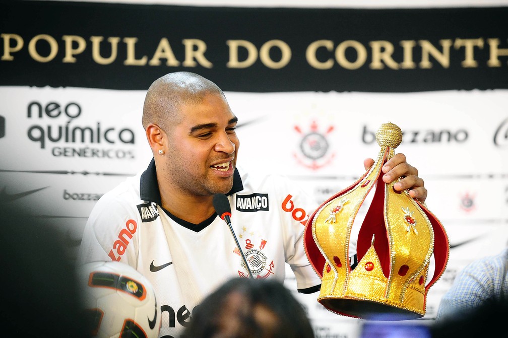 Relembre como foi a passagem polêmica de Adriano pelo Corinthians