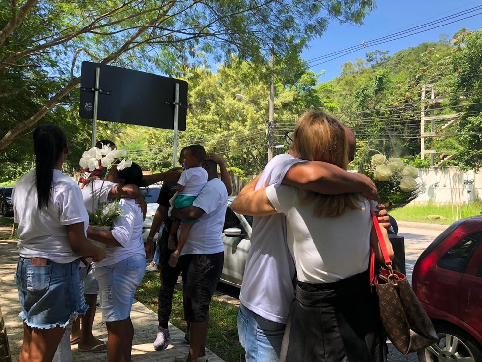 Familiares de vítimas de incêndio no Ninho do Urubu — Foto: Amanda Kestelman