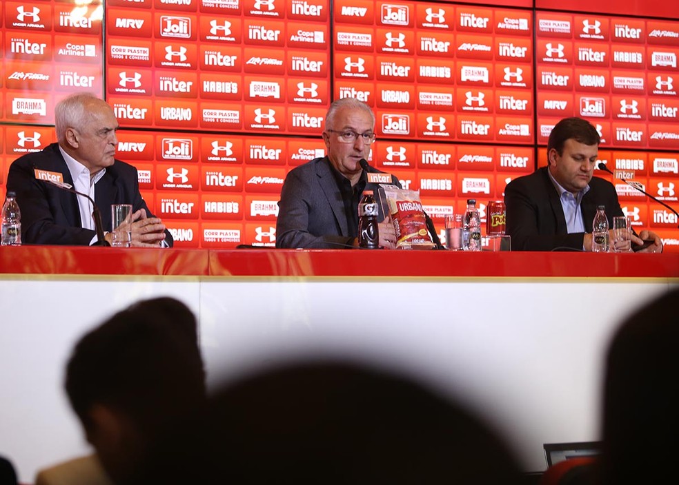 Presidente Leco, técnico Dorival Júnior e diretor Vinicius Pinotti planejam 2018 (Foto: Rubens Chiri / site oficial do SPFC)