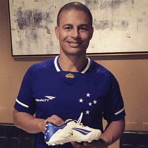 Ao lado de vários ídolos celestes, Alex se despede do Cruzeiro neste sábado